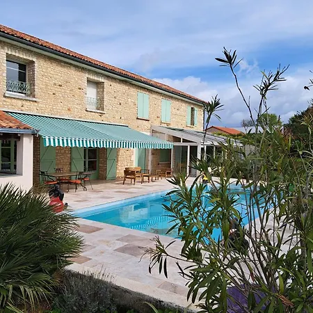 Le Clos De Fougère Villa